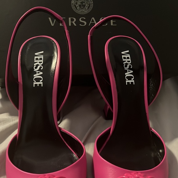 Versace sling back heels brand new zise 40 💕SOLD💕 - Picture 2 of 7
